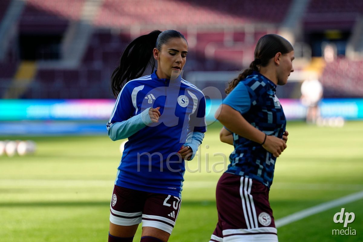 GENEVA, SWITZERLAND - SEPTEMBER 23: Meriame Terchoun of Servette FC Chenois Feminin during warmup before the UEFA Women's Champions League match between Servette FC Chenois Feminin and OL Lyonnes at Stade de Geneve on September 23, 2026 in Geneva, Switzerland.