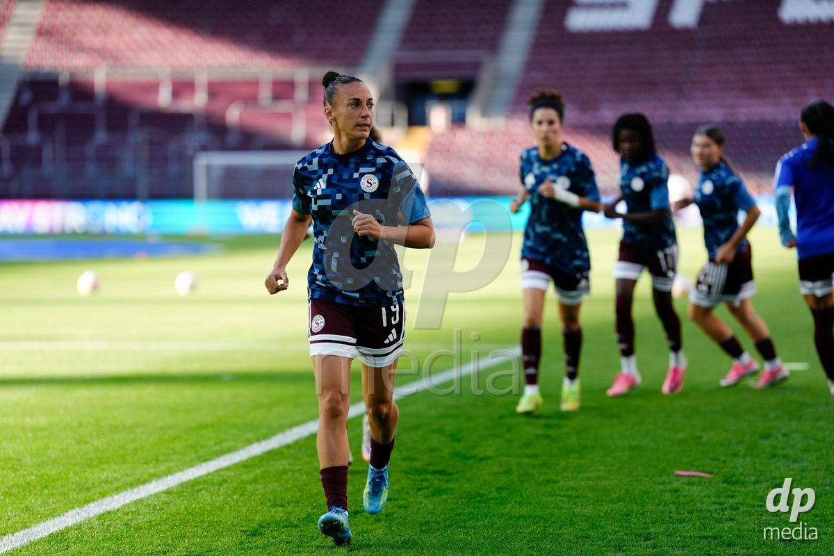 GENEVA, SWITZERLAND - SEPTEMBER 23: Paula Serrano of Servette FC Chenois Feminin during warmup before the UEFA Women's Champions League match between Servette FC Chenois Feminin and OL Lyonnes at Stade de Geneve on September 23, 2026 in Geneva, Switzerland.