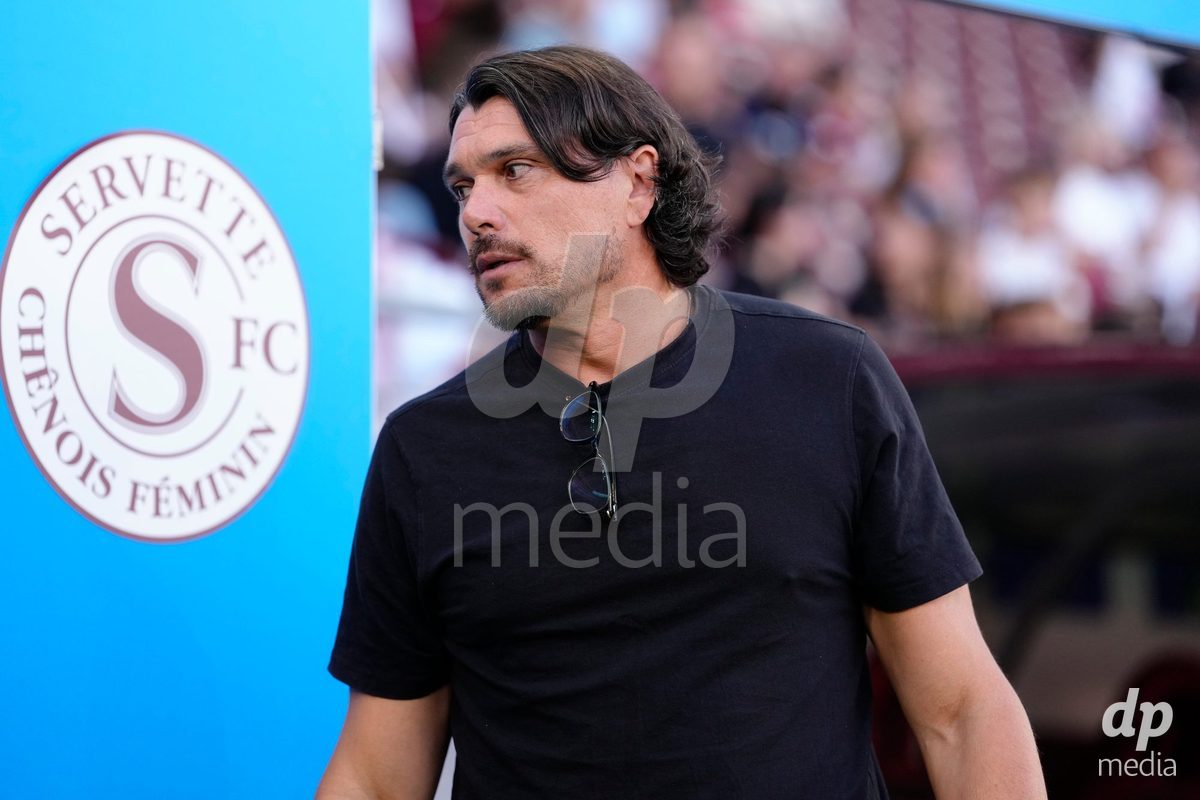 GENEVA, SWITZERLAND - SEPTEMBER 23: Head Coach Cristian Toro of Servette FC Chenois Feminin before the UEFA Women's Champions League match between Servette FC Chenois Feminin and OL Lyonnes at Stade de Geneve on September 23, 2026 in Geneva, Switzerland.