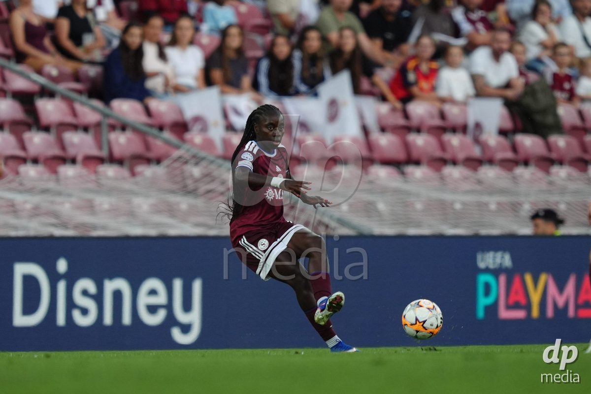 GENEVA, SWITZERLAND - SEPTEMBER 23: Benedicte Simon of Servette FC Chenois Feminin during the UEFA Women's Champions League match between Servette FC Chenois Feminin and OL Lyonnes at Stade de Geneve on September 23, 2026 in Geneva, Switzerland.