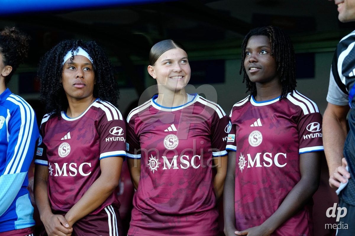 GENEVA, SWITZERLAND - SEPTEMBER 23: Garance Nein, Mickaella Cardia and Chiara Wallin of Servette FC Chenois Feminin before the UEFA Women's Champions League match between Servette FC Chenois Feminin and OL Lyonnes at Stade de Geneve on September 23, 2026 in Geneva, Switzerland.