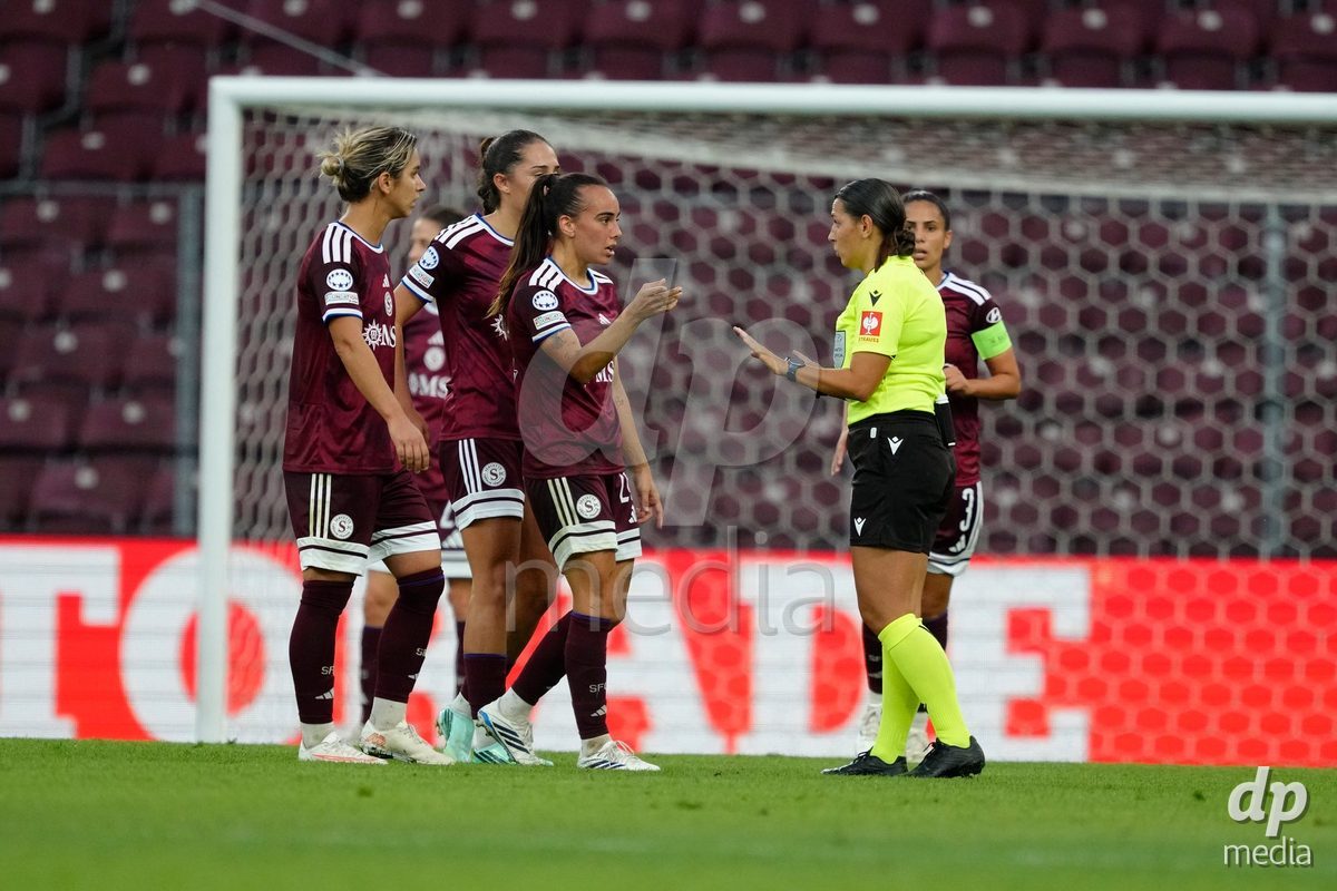 GENEVA, SWITZERLAND - SEPTEMBER 23: Joana Marchao of Servette FC Chenois Feminin talks to Referee Michaela Pachtova after the second goal for OL Lyonnes during the UEFA Women's Champions League match between Servette FC Chenois Feminin and OL Lyonnes at Stade de Geneve on September 23, 2026 in Geneva, Switzerland.