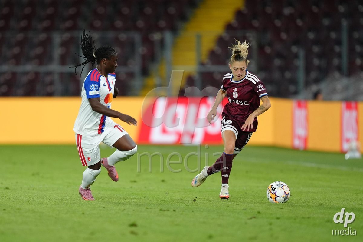 GENEVA, SWITZERLAND - SEPTEMBER 23: Asun Martinez of Servette FC Chenois Feminin against Tabitha Chawinga of Olympique Lyon during the UEFA Women's Champions League match between Servette FC Chenois Feminin and OL Lyonnes at Stade de Geneve on September 23, 2026 in Geneva, Switzerland.