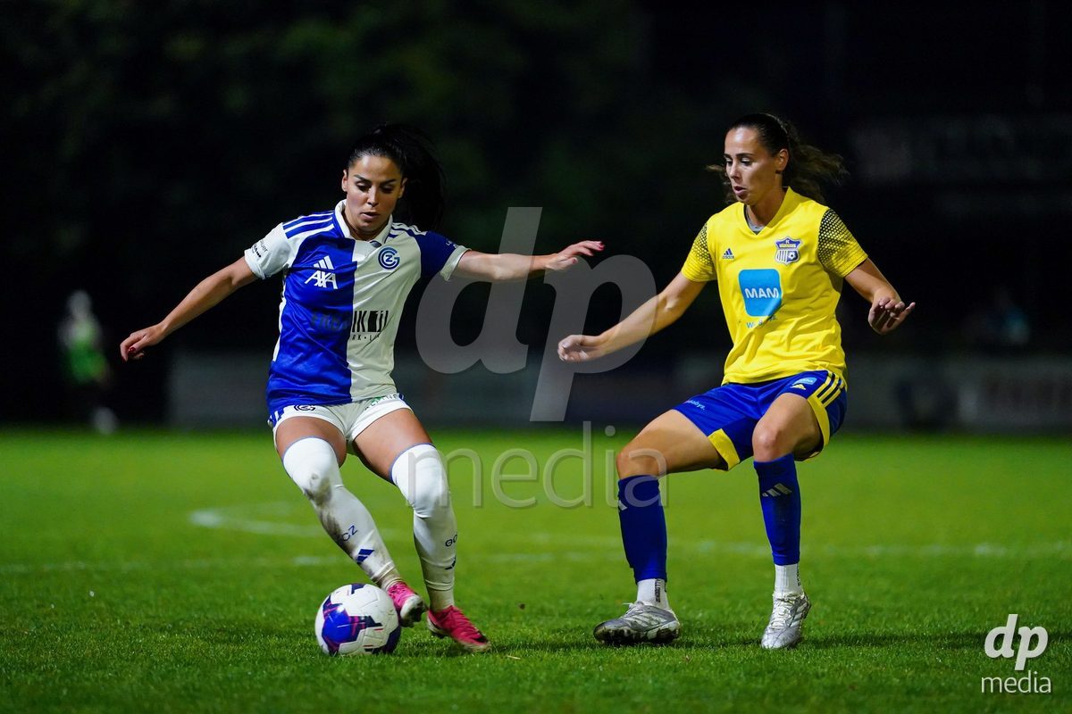 WÄDENSWIL, SWITZERLAND - SEPTEMBER 25: Qendresa Krasniqi of GC Frauenfussball (L) battles for the ball during the AXA Women's Cup match between FC Wädenswil 1 and GC Frauenfussball at Sportplatz Beichlen on September 25, 2026 in Wädenswil.
