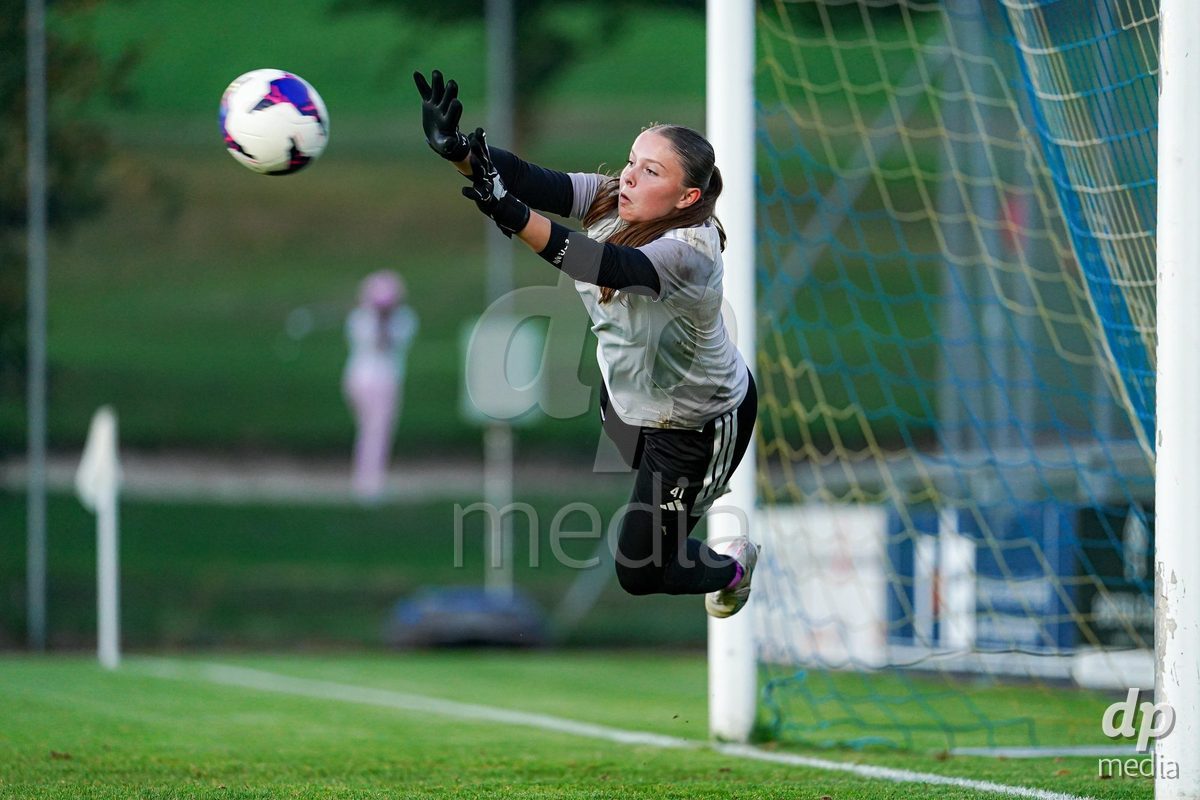 WÄDENSWIL, SWITZERLAND - SEPTEMBER 25: Yara Zwyssig of GC Frauenfussball warming up during the AXA Women's Cup match between FC Wädenswil 1 and GC Frauenfussball at Sportplatz Beichlen on September 25, 2026 in Wädenswil.