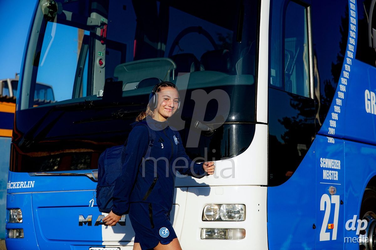 WÄDENSWIL, SWITZERLAND - SEPTEMBER 25: Emilia Brunner of GC Frauenfussball arrival during the AXA Women's Cup match between FC Wädenswil 1 and GC Frauenfussball at Sportplatz Beichlen on September 25, 2026 in Wädenswil.