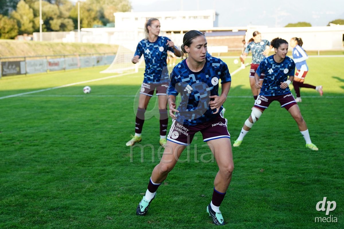 MAGADINO, SWITZERLAND - SEPTEMBER 26: Pllayers of the Servette FC in action during warm up prior the AXA Women's Cup match between AS Gambarogno and Servette FC Chenois Feminin at Centro Sportivo on September 26, 2026 in Magadino.