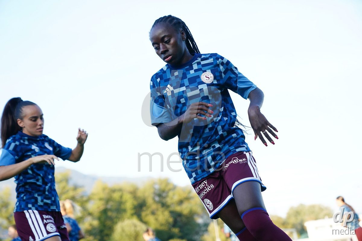 MAGADINO, SWITZERLAND - SEPTEMBER 26: Pllayers of the Servette FC in action during warm up prior the AXA Women's Cup match between AS Gambarogno and Servette FC Chenois Feminin at Centro Sportivo on September 26, 2026 in Magadino.