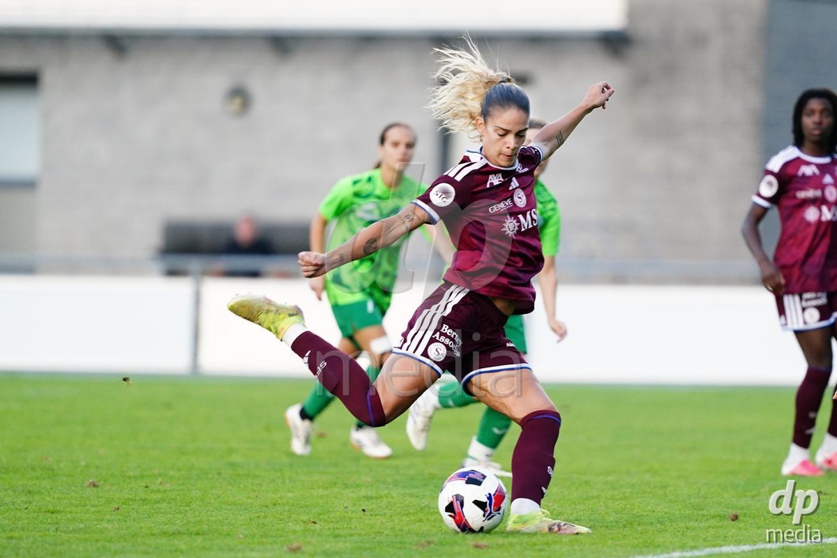 MAGADINO, SWITZERLAND - SEPTEMBER 26: Stefanie Da Eira of the Servette FC shooting the ball during the AXA Women's Cup match between AS Gambarogno and Servette FC Chenois Feminin at Centro Sportivo on September 26, 2026 in Magadino.