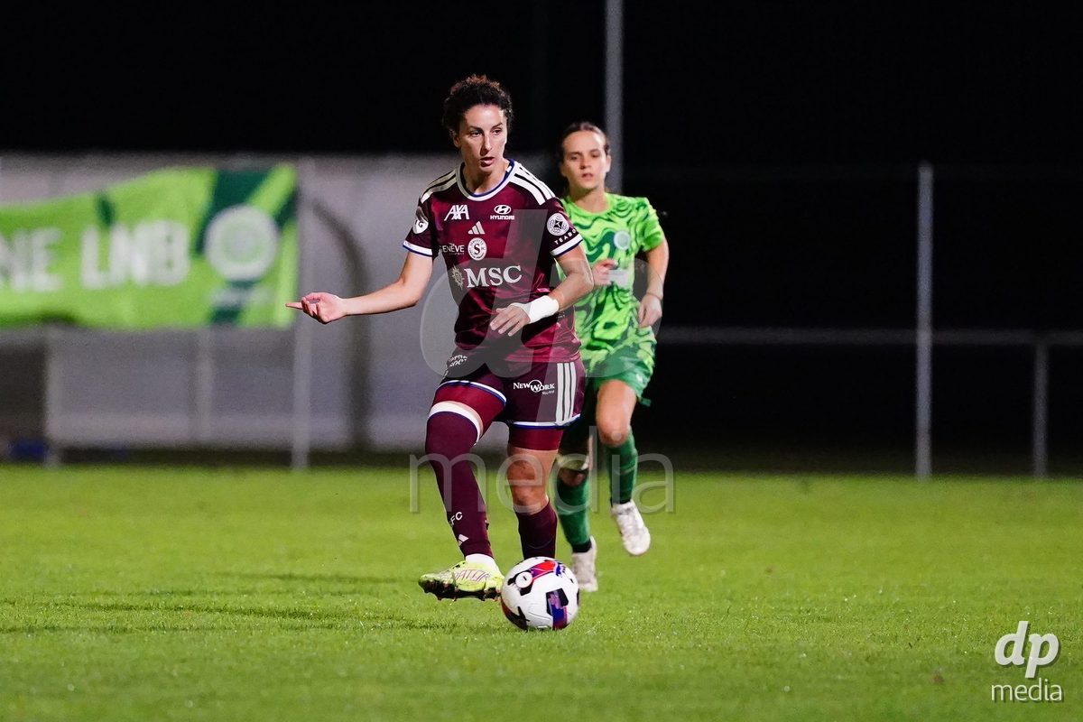 MAGADINO, SWITZERLAND - SEPTEMBER 26:  Ghoutia Karchouni of the Servette FC in action with the ball during the AXA Women's Cup match between AS Gambarogno and Servette FC Chenois Feminin at Centro Sportivo on September 26, 2026 in Magadino.