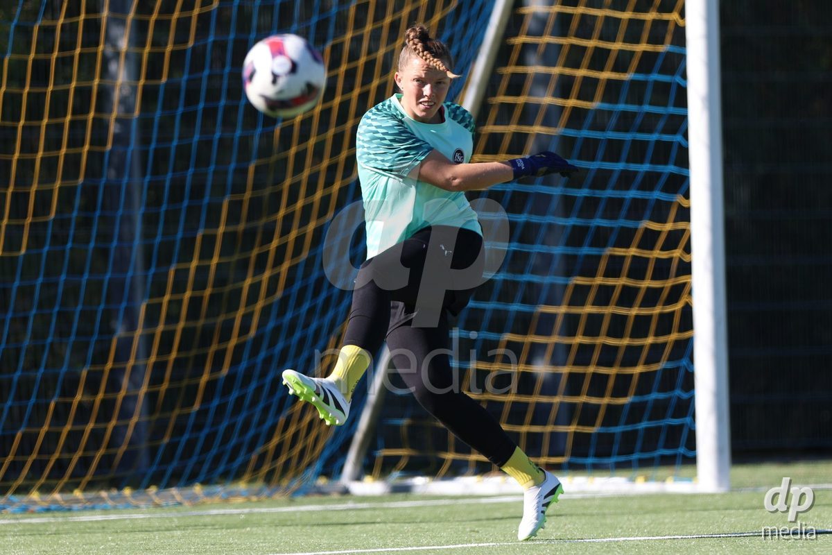 SCHLIEREN, SWITZERLAND - SEPTEMBER 26: Sandra Klug of FC St. Gallen 1879 during the warm-up before the AXA Women's Cup match between FC Schlieren and FC St. Gallen at Zelgli on September 26, 2026 in Schlieren, Switzerland.