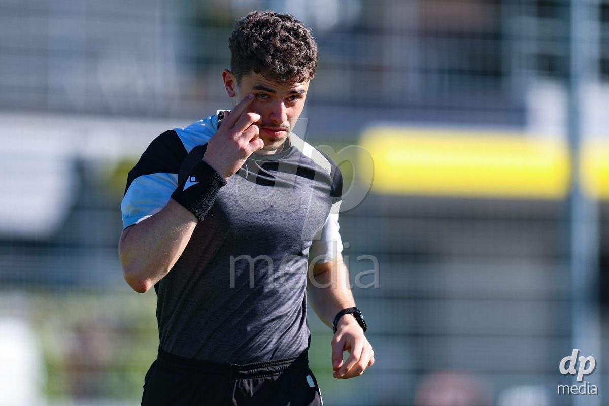 SCHLIEREN, SWITZERLAND - SEPTEMBER 26: The Assistant Referee during the AXA Women's Cup match between FC Schlieren and FC St. Gallen at Zelgli on September 26, 2026 in Schlieren, Switzerland.