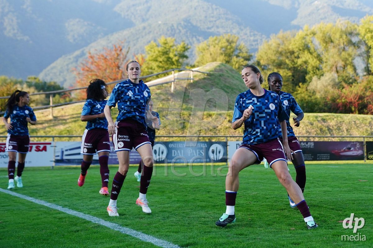 MAGADINO, SWITZERLAND - SEPTEMBER 26: Pllayers of the Servette FC in action during warm up prior the AXA Women's Cup match between AS Gambarogno and Servette FC Chenois Feminin at Centro Sportivo on September 26, 2026 in Magadino.