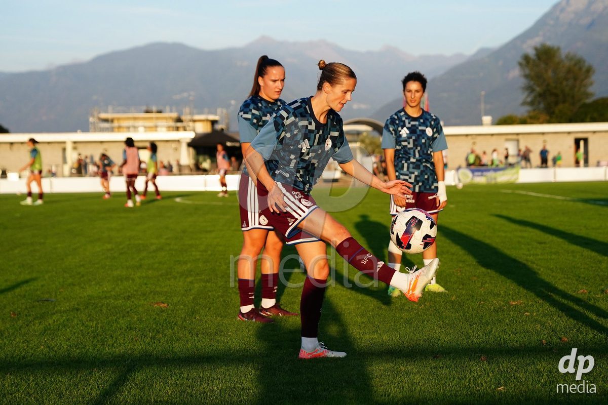MAGADINO, SWITZERLAND - SEPTEMBER 26: Pllayers of the Servette FC in action during warm up prior the AXA Women's Cup match between AS Gambarogno and Servette FC Chenois Feminin at Centro Sportivo on September 26, 2026 in Magadino.