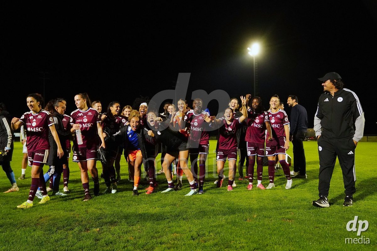 MAGADINO, SWITZERLAND - SEPTEMBER 26:  Players of the Servette FC celebrate the victory at the end of the AXA Women's Cup match between AS Gambarogno and Servette FC Chenois Feminin at Centro Sportivo on September 26, 2026 in Magadino.