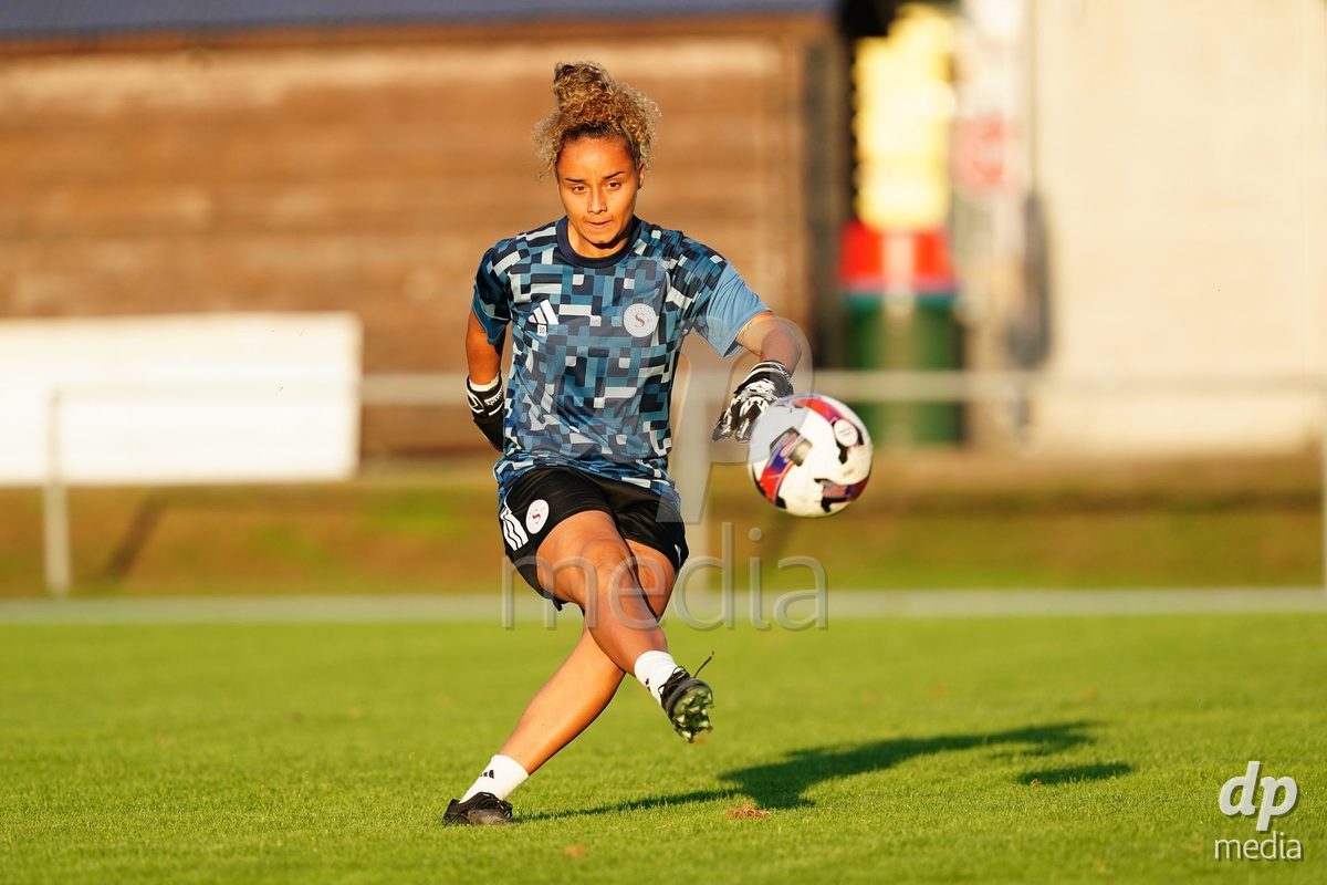 MAGADINO, SWITZERLAND - SEPTEMBER 26:  Manon Le Page in action during warm up prior the AXA Women's Cup match between AS Gambarogno and Servette FC Chenois Feminin at Centro Sportivo on September 26, 2026 in Magadino.