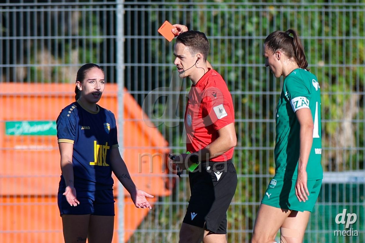 SCHLIEREN, SWITZERLAND - SEPTEMBER 26: Melina Metzger of FC Schlieren during the AXA Women's Cup match between FC Schlieren and FC St. Gallen at Zelgli on September 26, 2026 in Schlieren, Switzerland.