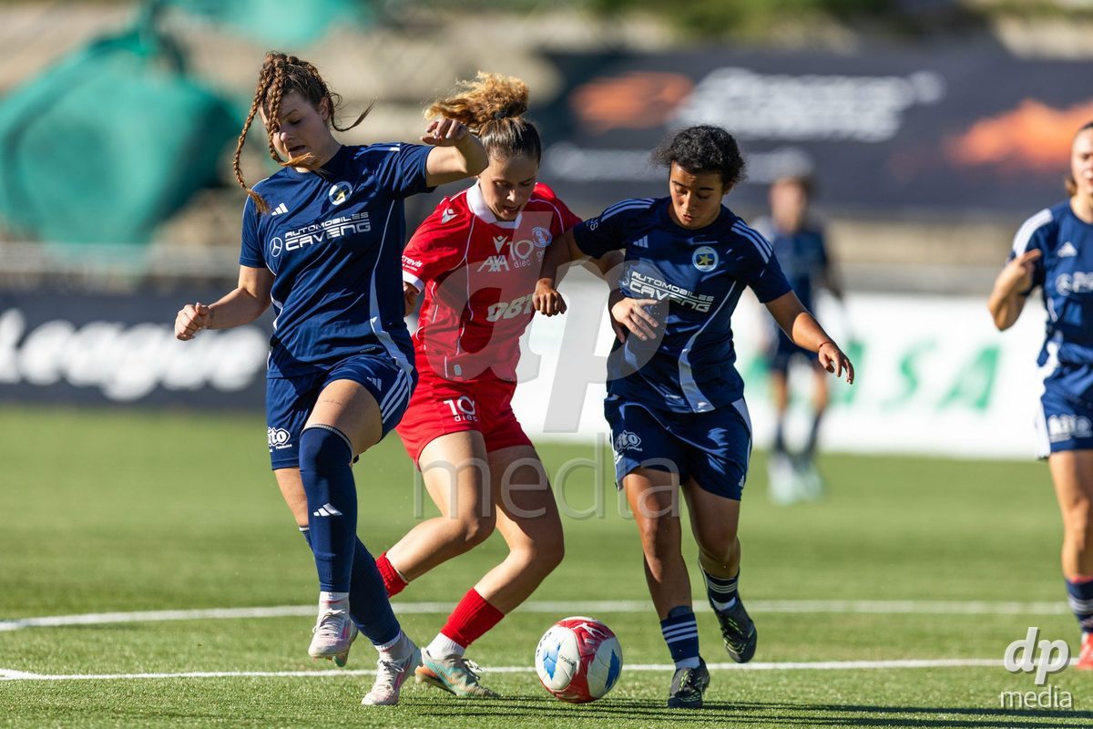 CAROUGE, SWITZERLAND - SEPTEMBER 27: 10 Donika Deda of FC Rapperswil-Jona in action with the ball during the AXA Women's Cup match between Etoile Carouge FC and FC Rapperswil-Jona at Stade de la Fontenette on September 27, 2026 in Carouge, Switzerland.