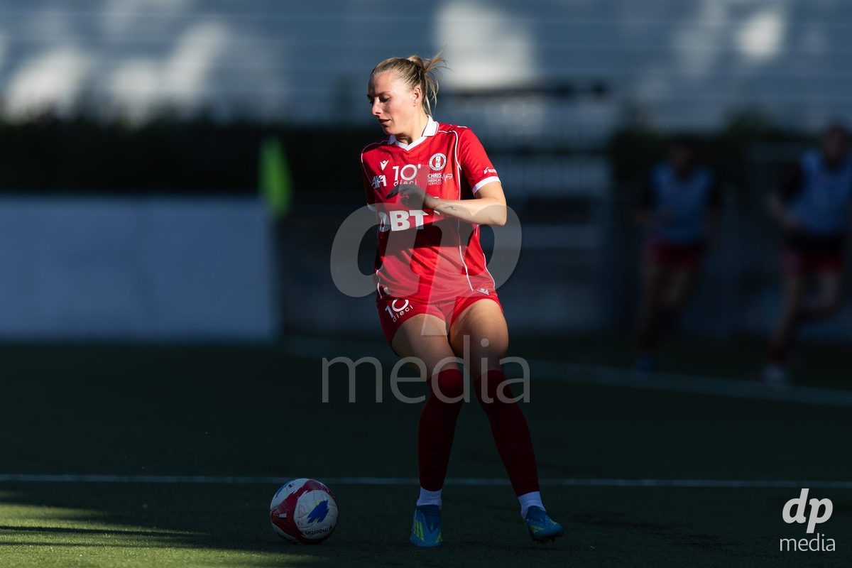 CAROUGE, SWITZERLAND - SEPTEMBER 27: 19 Tamara Saric of FC Rapperswil-Jona in action with the ball during the AXA Women's Cup match between Etoile Carouge FC and FC Rapperswil-Jona at Stade de la Fontenette on September 27, 2026 in Carouge, Switzerland.