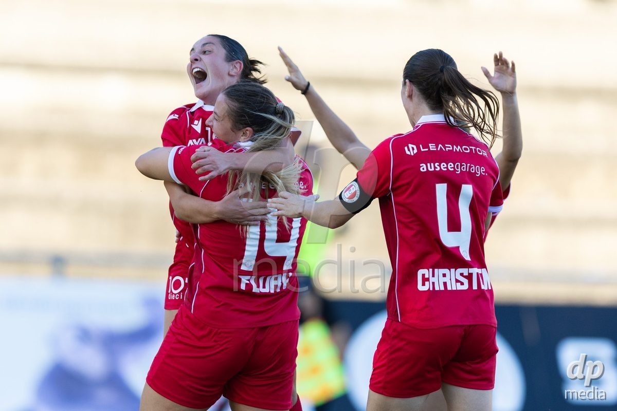 CAROUGE, SWITZERLAND - SEPTEMBER 27: FC Rapperswil-Jona players during celebrating goal to make score 0-4 during the AXA Women's Cup match between Etoile Carouge FC and FC Rapperswil-Jona at Stade de la Fontenette on September 27, 2026 in Carouge, Switzerland.