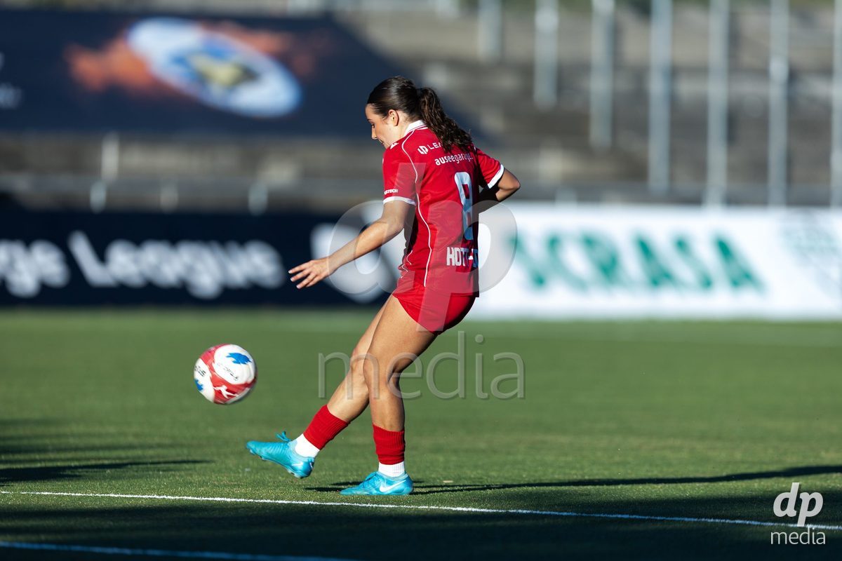 CAROUGE, SWITZERLAND - SEPTEMBER 27: 8 Laura Kott of FC Rapperswil-Jona shoots on goal during the AXA Women's Cup match between Etoile Carouge FC and FC Rapperswil-Jona at Stade de la Fontenette on September 27, 2026 in Carouge, Switzerland.