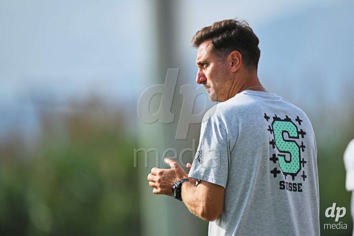 OLIVA NOVA, SPAIN - SEPTEMBER 28: Ilija Borenovic, Head Coach of Switzerland during the International Friendly match between Switzerland U17 and Sweden U17 at Oliva Nova Sports Center on September 28, 2026 in Oliva Nova, Spain.