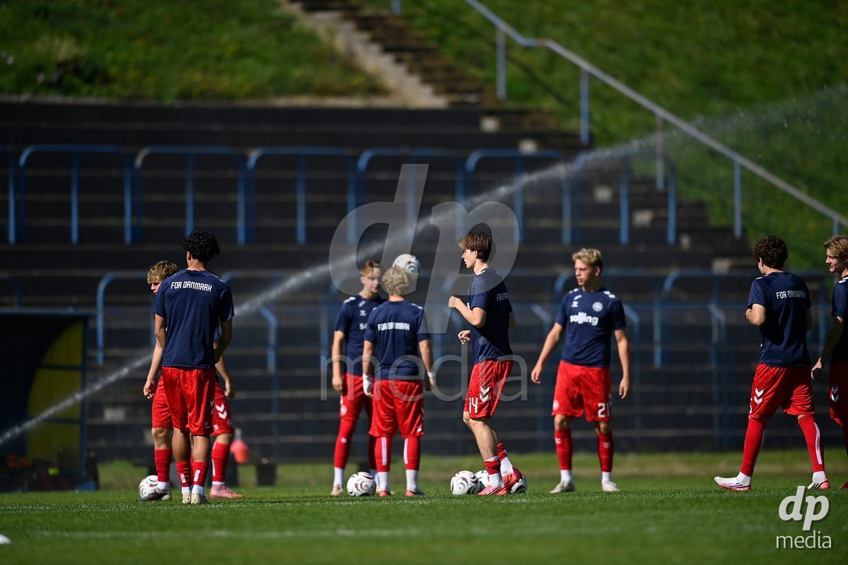 SAMOBOR, CROATIA - SEPTEMBER 29: Players of Denmark during warm up prior to the International Friendly match between Denmark U18 and Italy U18 on September 29, 2026 in Samobor, Croatia. Photo: Igor Soban/Pixsell / DP Media