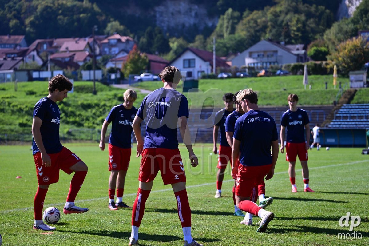 SAMOBOR, CROATIA - SEPTEMBER 29: Players of Denmark during warm up prior to the International Friendly match between Denmark U18 and Italy U18 on September 29, 2026 in Samobor, Croatia. Photo: Igor Soban/Pixsell / DP Media