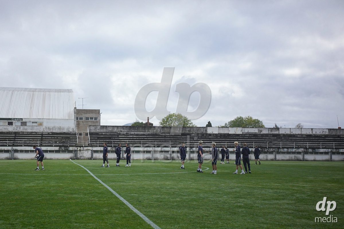 MEALHADA, PORTUGAL - SEPTEMBER 30: Players of Denmark inspect the pitch prior to the match during the International Friendly match between Denmark U17 and Qatar U17 at Estadio Municipal Dr. Americo Couto on September 30, 2026 in Mealhada, Portugal.