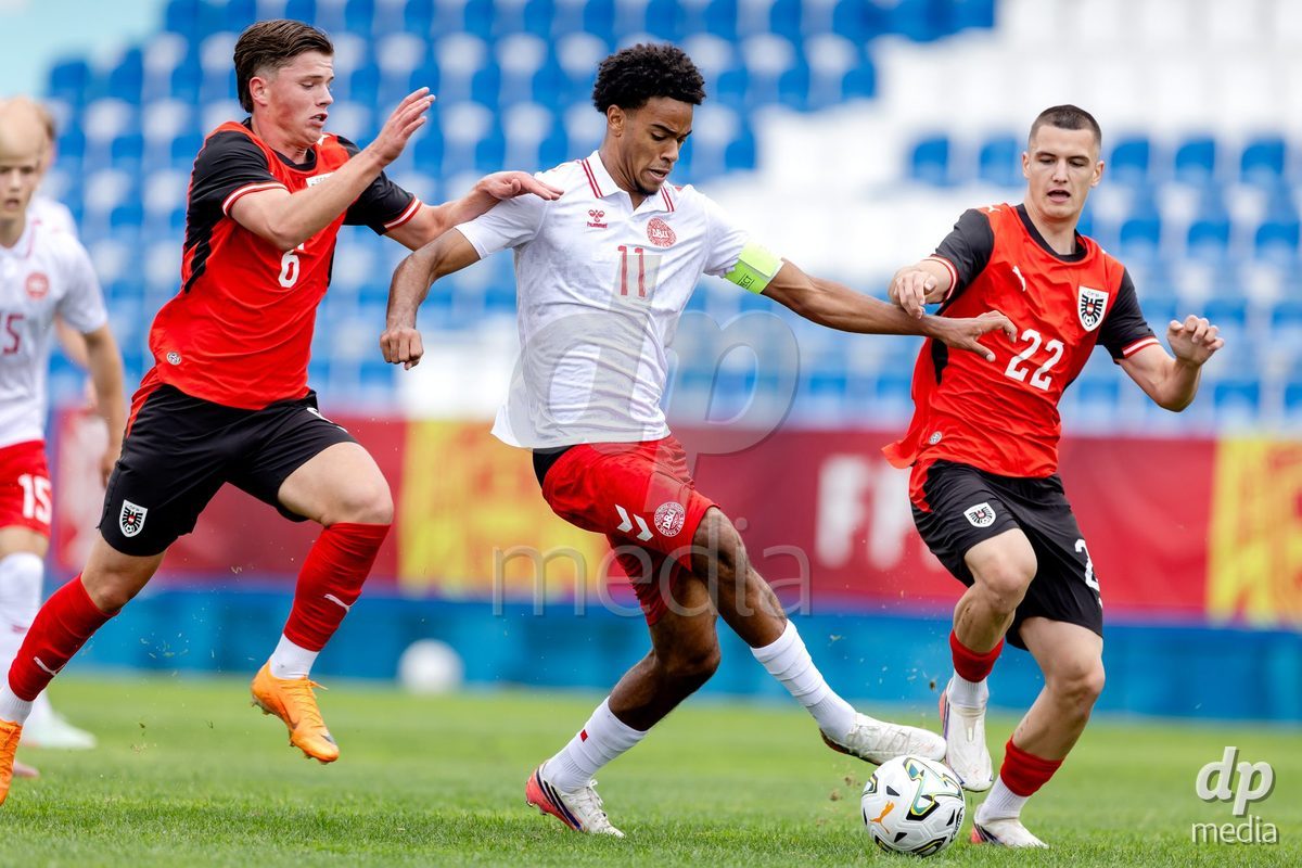 VIZELA, PORTUGAL - SEPTEMBER 30: Michael Matosevic of Austria U19, Malik Pimpong of Denmark U19, Tomy Baotic of Austria U19 during the International Friendly match between Denmark U19 and Austria U19 at Estadio FC Vizela on September 30, 2026 in Vizela, Portugal