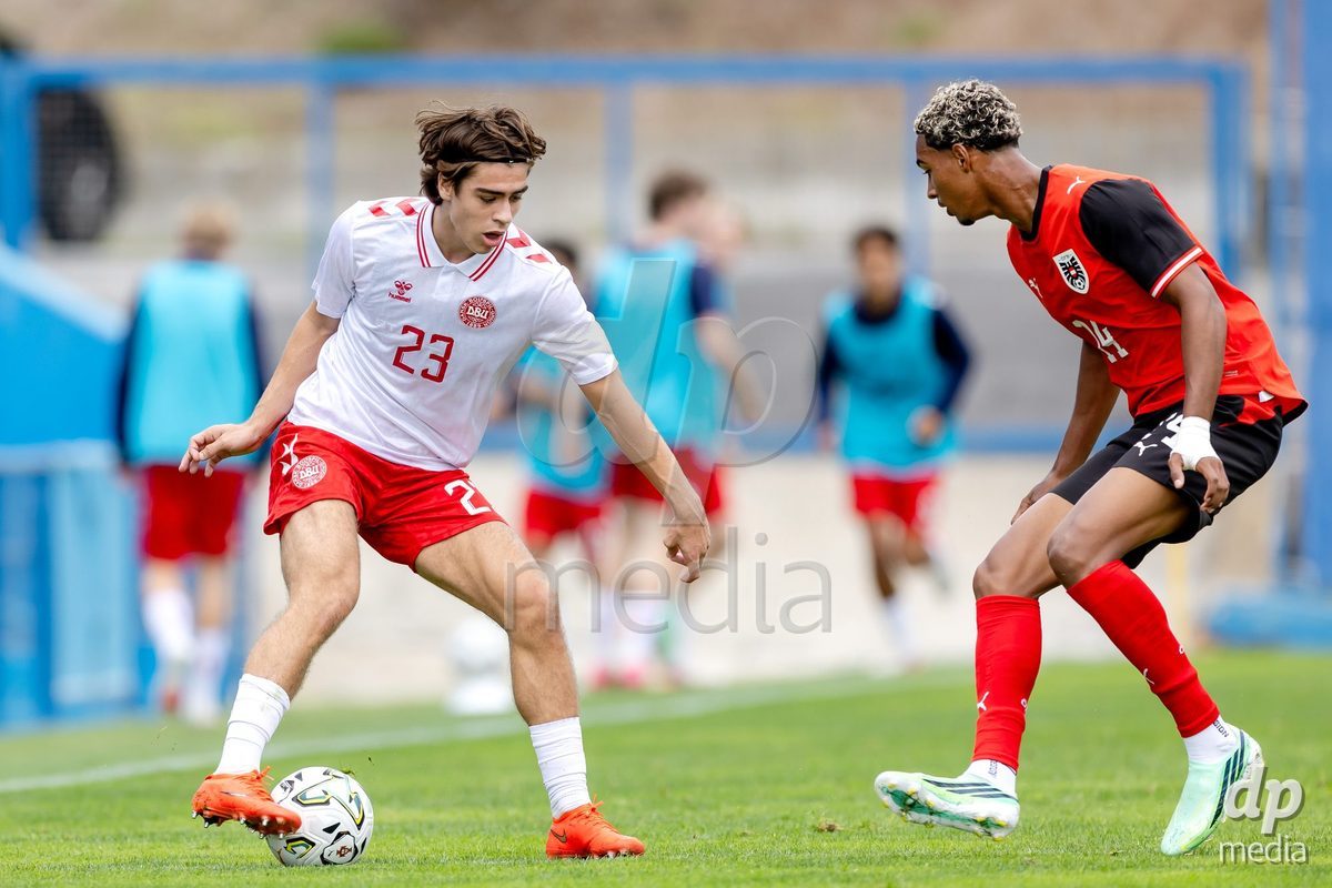 VIZELA, PORTUGAL - SEPTEMBER 30: Julius Lucena of Denmark U19, Tare Ekereokosu of Austria U19 during the International Friendly match between Denmark U19 and Austria U19 at Estadio FC Vizela on September 30, 2026 in Vizela, Portugal