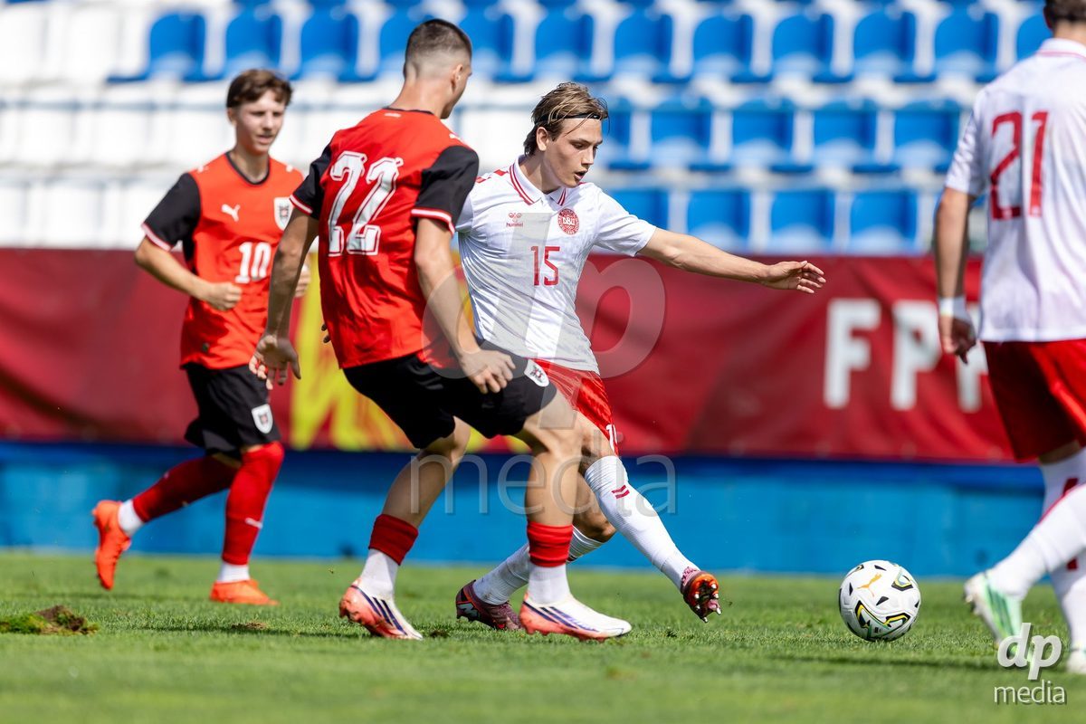 VIZELA, PORTUGAL - SEPTEMBER 30: Tomy Baotic of Austria U19, Philip Keller of Denmark U19 during the International Friendly match between Denmark U19 and Austria U19 at Estadio FC Vizela on September 30, 2026 in Vizela, Portugal
