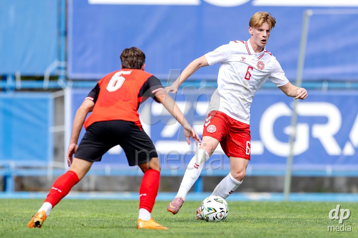 VIZELA, PORTUGAL - SEPTEMBER 30: Michael Matosevic of Austria U19, Max Jensen of Denmark U19 during the International Friendly match between Denmark U19 and Austria U19 at Estadio FC Vizela on September 30, 2026 in Vizela, Portugal