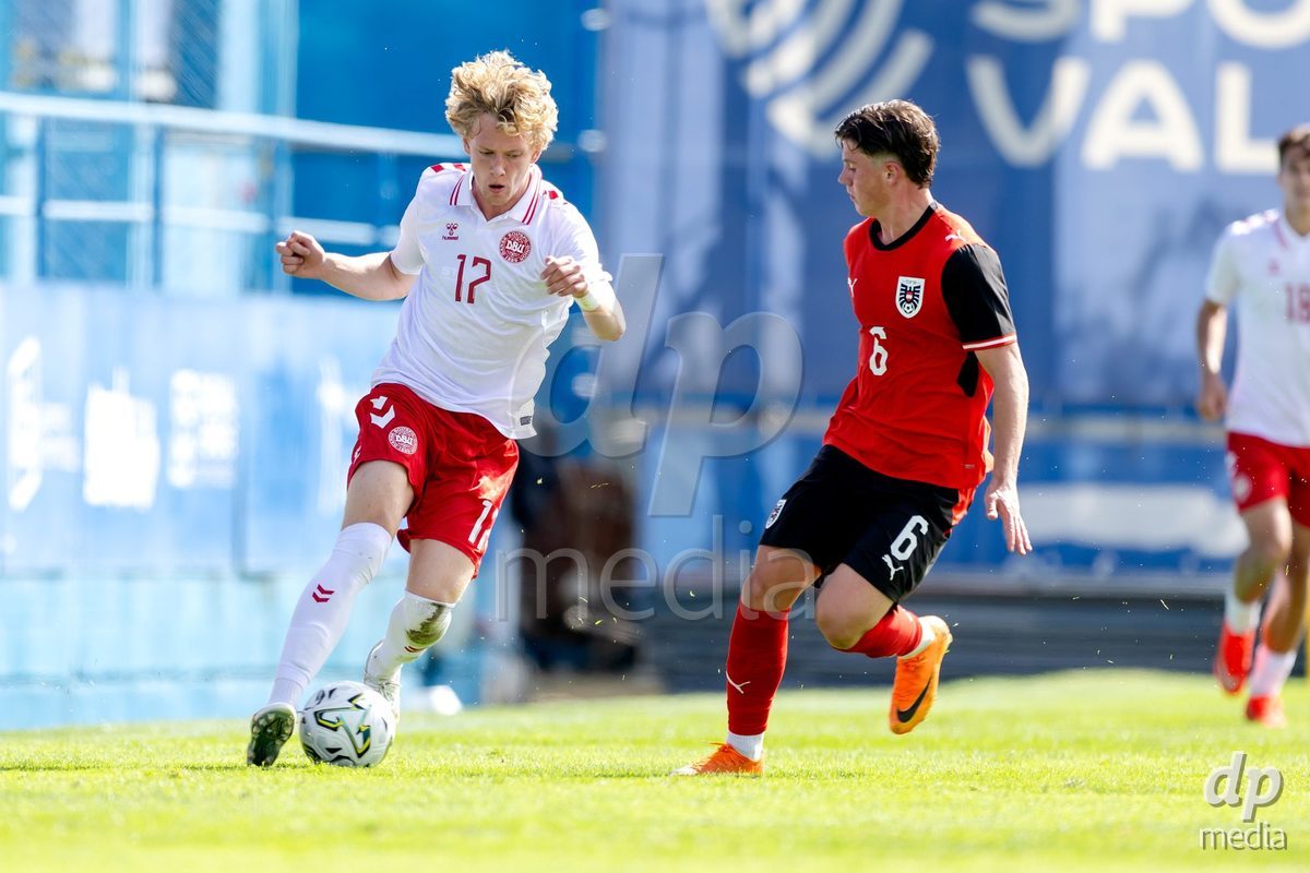 VIZELA, PORTUGAL - SEPTEMBER 30: William Thomsen of Denmark U19, Michael Matosevic of Austria U19 during the International Friendly match between Denmark U19 and Austria U19 at Estadio FC Vizela on September 30, 2026 in Vizela, Portugal