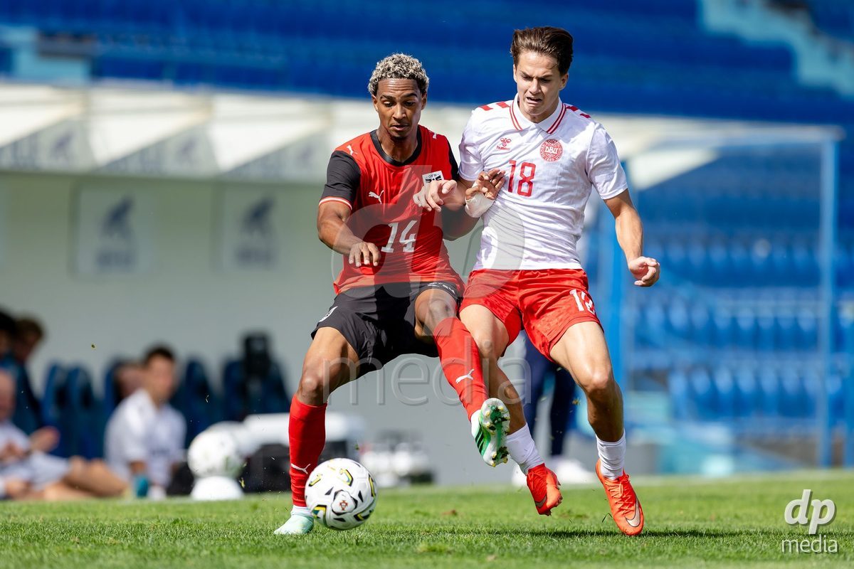 VIZELA, PORTUGAL - SEPTEMBER 30: Tare Ekereokosu of Austria U19, Tjalfe Svendsen of Denmark U19 during the International Friendly match between Denmark U19 and Austria U19 at Estadio FC Vizela on September 30, 2026 in Vizela, Portugal