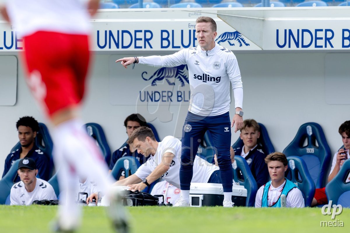 VIZELA, PORTUGAL - SEPTEMBER 30: coach Morten Karlsen of Denmark U19 during the International Friendly match between Denmark U19 and Austria U19 at Estadio FC Vizela on September 30, 2026 in Vizela, Portugal