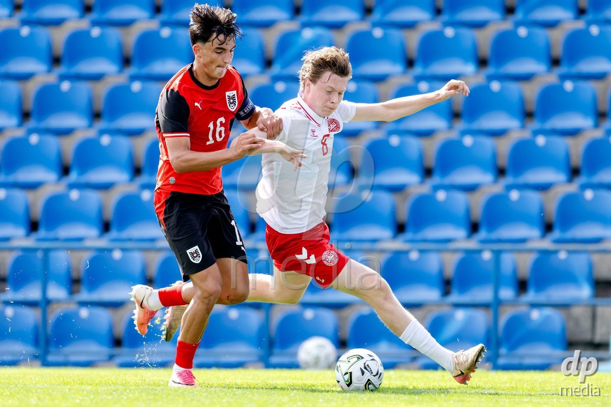 VIZELA, PORTUGAL - SEPTEMBER 30: Nico Masching of Austria U19, Frederik Bunten of Denmark U19  during the International Friendly match between Denmark U19 and Austria U19 at Estadio FC Vizela on September 30, 2026 in Vizela, Portugal