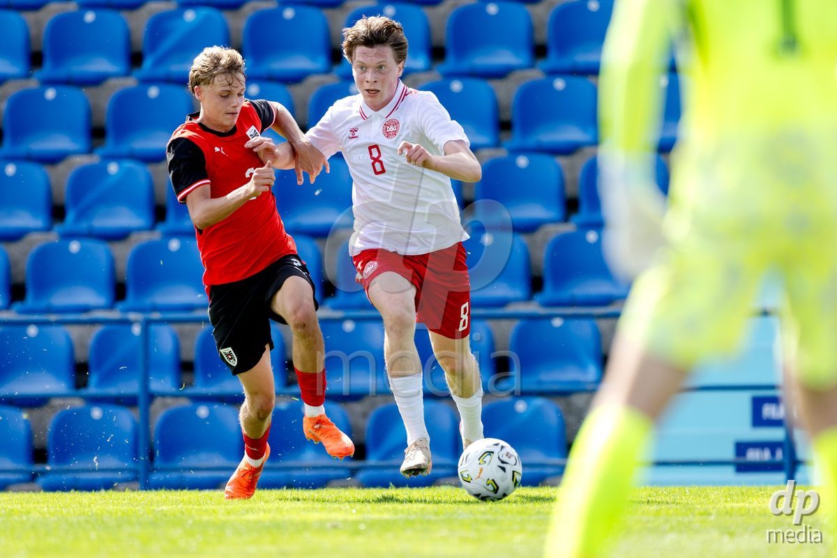VIZELA, PORTUGAL - SEPTEMBER 30: Rafael Feldinger of Austria U19, Frederik Bunten of Denmark U19 during the International Friendly match between Denmark U19 and Austria U19 at Estadio FC Vizela on September 30, 2026 in Vizela, Portugal