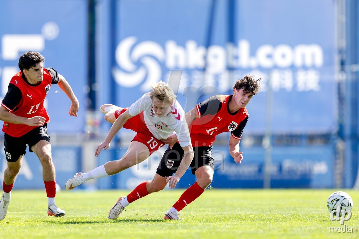VIZELA, PORTUGAL - SEPTEMBER 30: Zander Grantzau* of Denmark U19, Paul Krapf of Austria U19 during the International Friendly match between Denmark U19 and Austria U19 at Estadio FC Vizela on September 30, 2026 in Vizela, Portugal