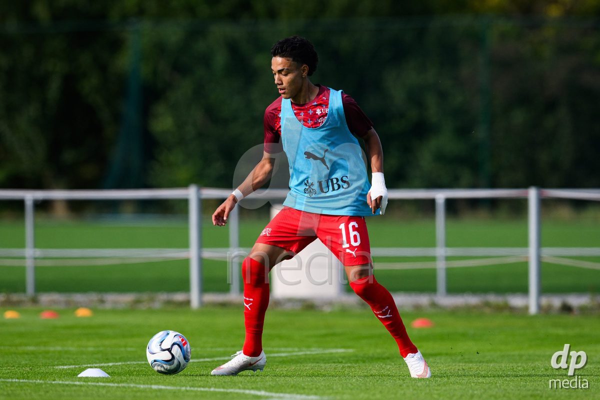 KOSMONSY, CZECH REPUBLIC - SEPTEMBER 30: Aaron Davis of Switzerland during warm up before the International Friendly match between Switzerland U18 and Greece U18 on September 30, 2026 in Kosmonsy, Czech Republic.
