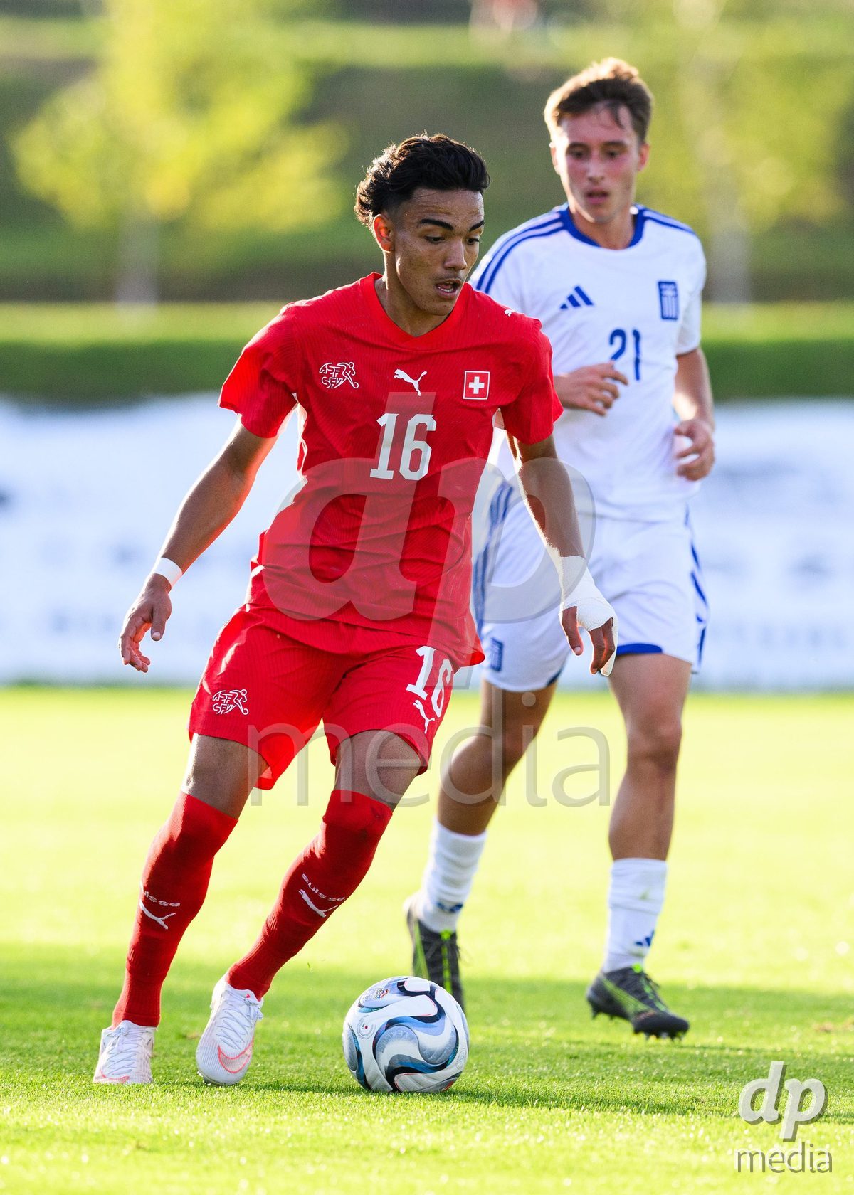 KOSMONSY, CZECH REPUBLIC - SEPTEMBER 30: Aaron Davis of Switzerland and Konstantinos Karangelis of Greece during the International Friendly match between Switzerland U18 and Greece U18 on September 30, 2026 in Kosmonsy, Czech Republic.