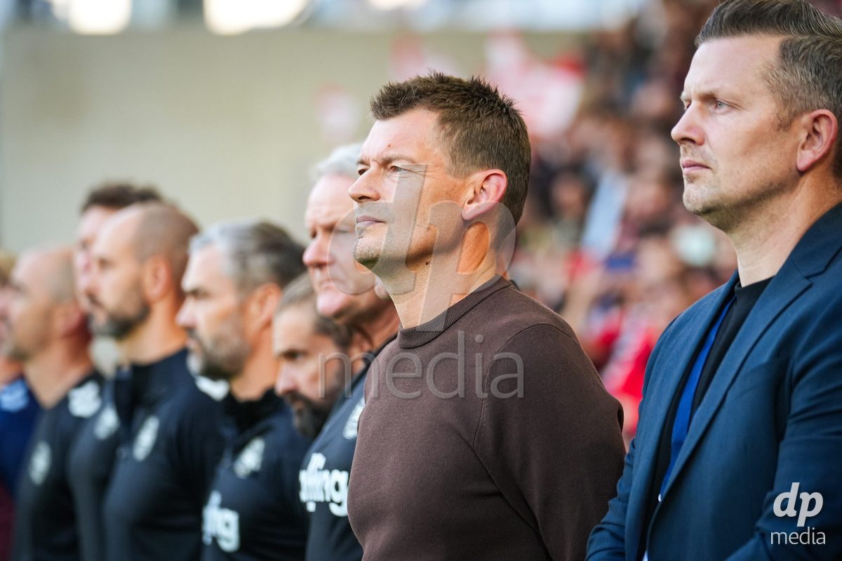 VIENNA, AUSTRIA - OCTOBER 2: Lars Knudsen (Dänemark U21, Trainer) with Staff  during the UEFA European Qualifiers match between Austria U21 and Denmark U21 at Wiener Sport-Club Stadion on October 2, 2026 in Vienna, Austria.