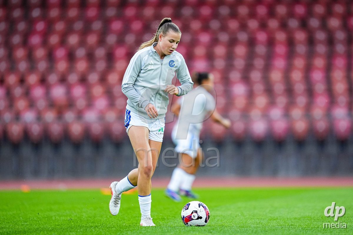 ZURICH, SWITZERLAND - OCTOBER 2: Giulia Looser of Grasshopper Club Zurich during warm up prior to the AXA Women's Super League match between GC Frauenfussball and FC Zurich at Letzigrund on October 2, 2026 in Zurich, Switzerland.