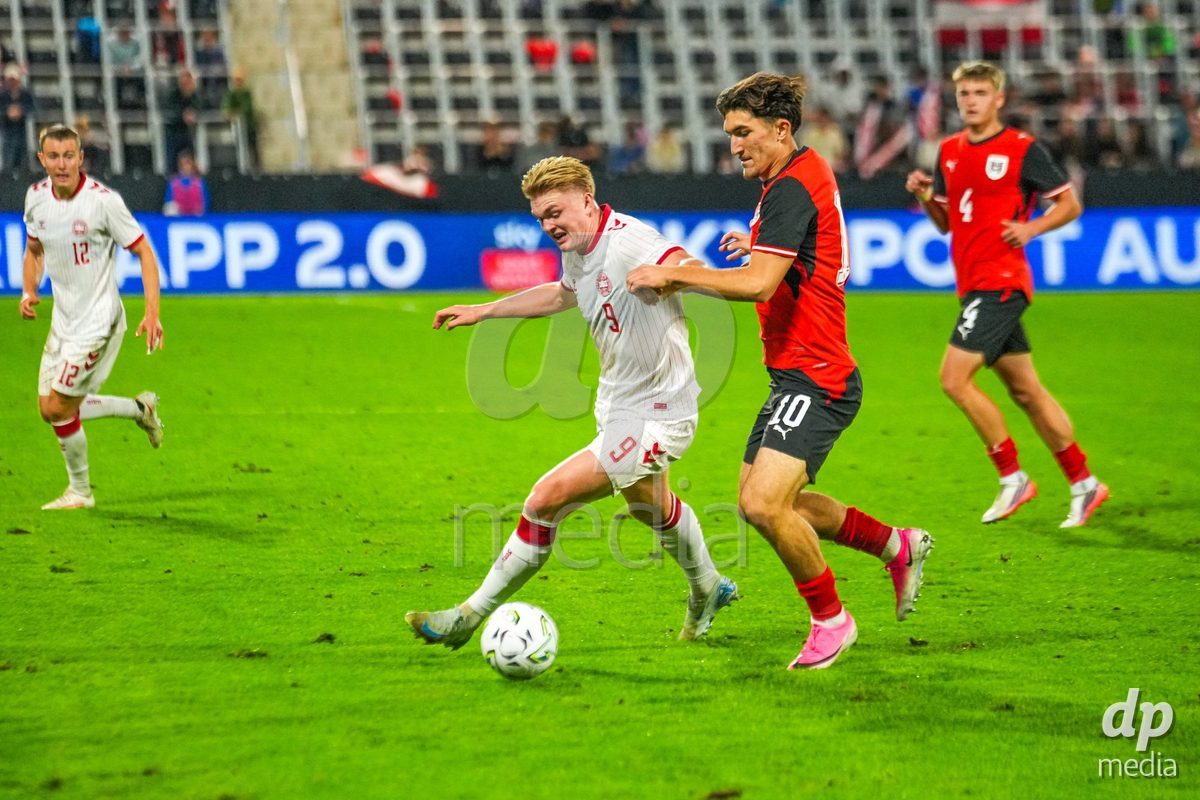 VIENNA, AUSTRIA - OCTOBER 2: Conrad Harder (Dänemark U21, 9) mit Florian Peter Micheler (Österreich U21, 10) during the UEFA European Qualifiers match between Austria U21 and Denmark U21 at Wiener Sport-Club Stadion on October 2, 2026 in Vienna, Austria.