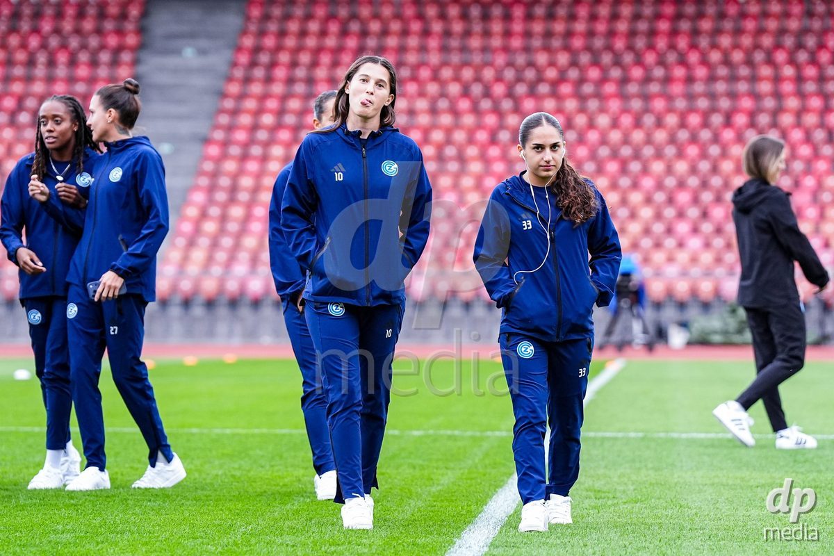 ZURICH, SWITZERLAND - OCTOBER 2: Players of Grasshopper Club Zurich arrive pitchside ahead of the AXA Women's Super League match between GC Frauenfussball and FC Zurich at Letzigrund on October 2, 2026 in Zurich, Switzerland.