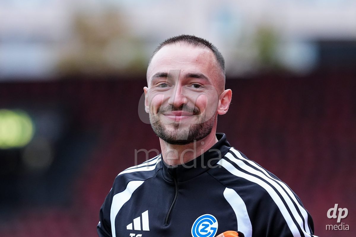 ZURICH, SWITZERLAND - OCTOBER 2: Assistant coach ThiagoSemadeni of Grasshopper Club Zurich ahead of the AXA Women's Super League match between GC Frauenfussball and FC Zurich at Letzigrund on October 2, 2026 in Zurich, Switzerland.