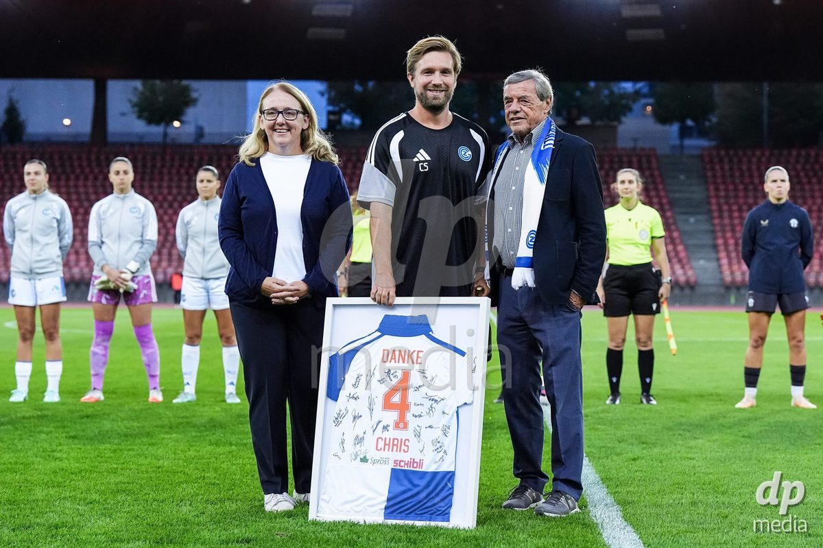 ZURICH, SWITZERLAND - OCTOBER 2: ChristophSchliewe of Grasshopper Club Zurich (C) gets a farewell present ahead of the AXA Women's Super League match between GC Frauenfussball and FC Zurich at Letzigrund on October 2, 2026 in Zurich, Switzerland.