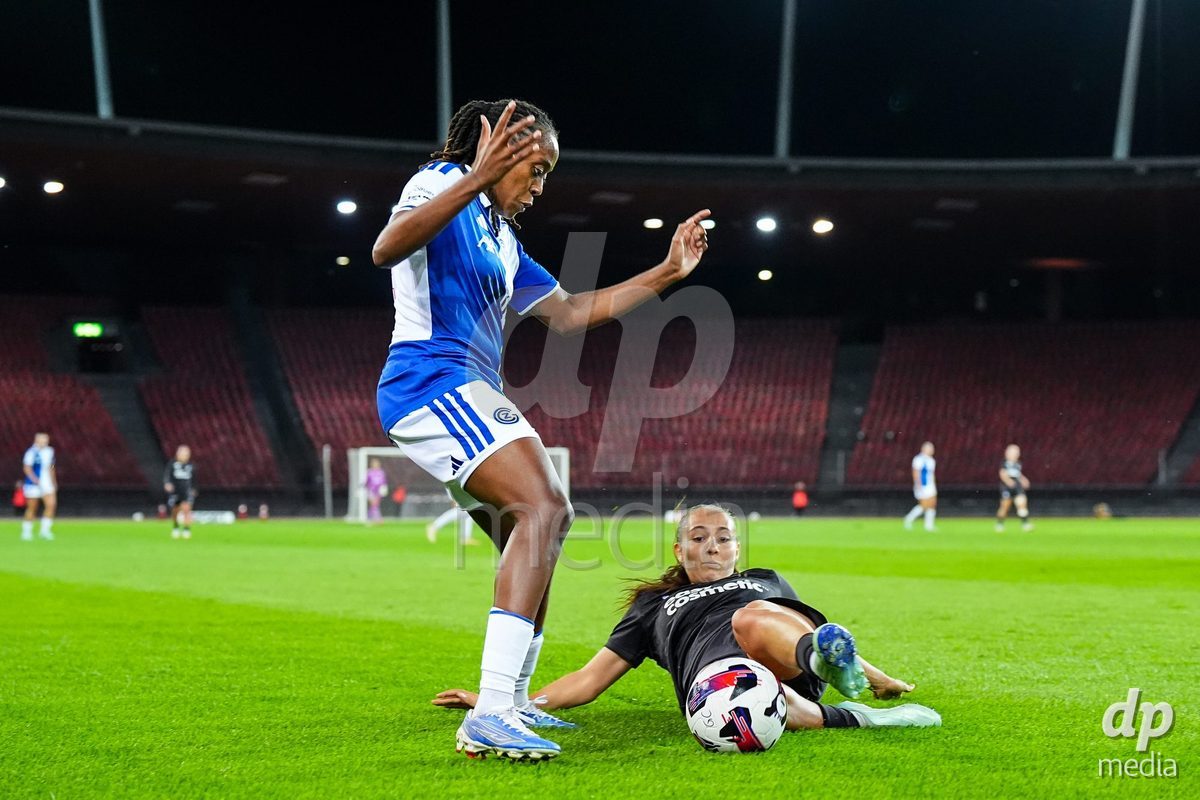 ZURICH, SWITZERLAND - OCTOBER 2: Janina Egli of FC Zurich (R) tackles Paige Bailey-Gayle of Grasshopper Club Zurich (L)  during the AXA Women's Super League match between GC Frauenfussball and FC Zurich at Letzigrund on October 2, 2026 in Zurich, Switzerland.