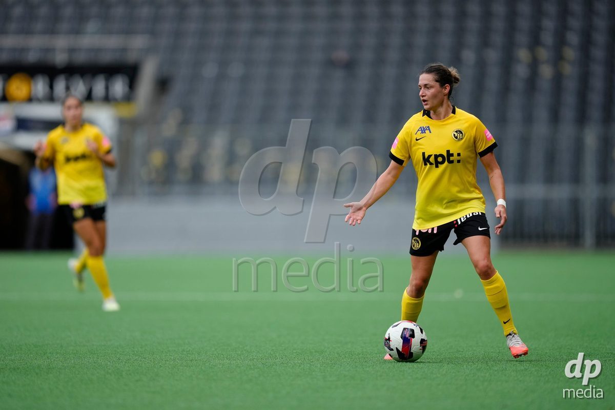 BERN, SWITZERLAND - OCTOBER 3: Wibke Meister (18 YB Frauen) during the AXA Women's Super League match between BSC YB Frauen and FC Luzern at Wankdorf Stadion on October 3, 2026 in Bern, Switzerland.