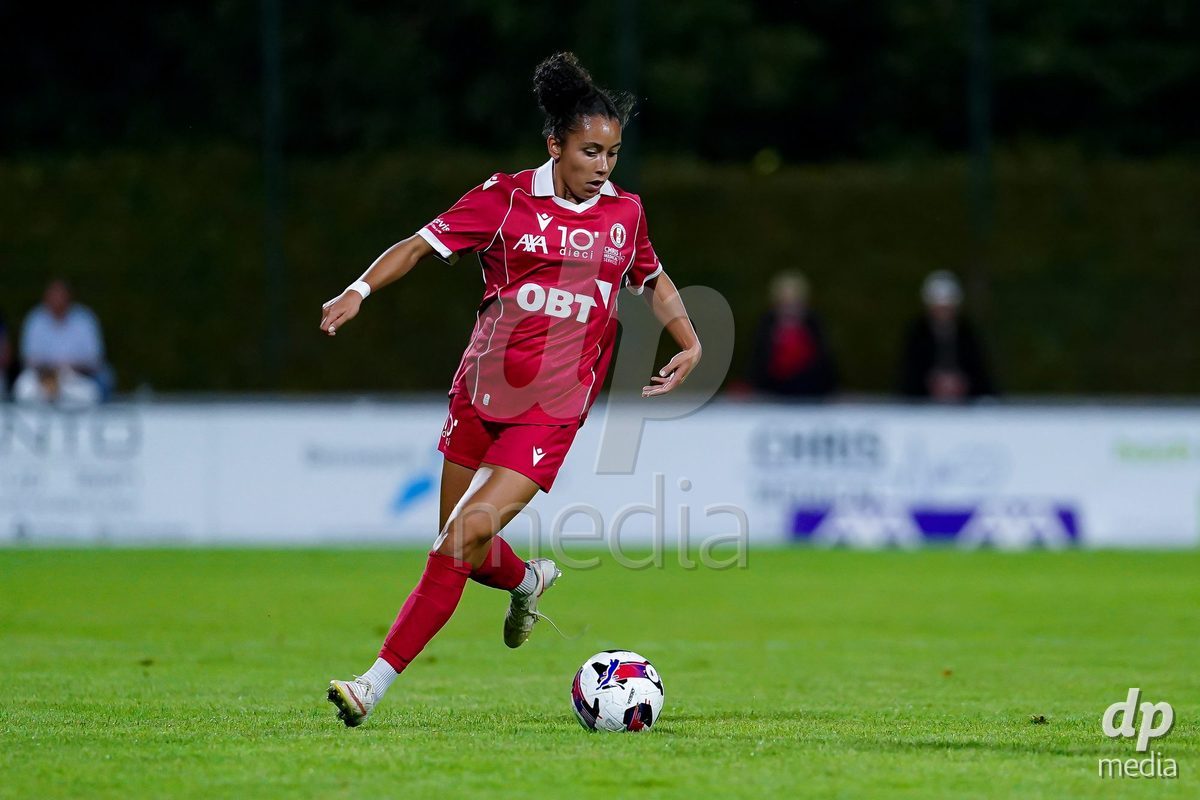 RAPPERSWIL, SWITZERLAND - OCTOBER 3: Ramona Kannady of FC Rapperswil-Jona controls the ball during the AXA Women's Super League match between FC Rapperswil-Jona and FC Aarau Frauen at Grunfeld on October 3, 2026 in Rapperswil, Switzerland.